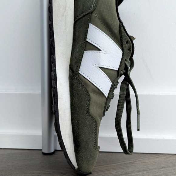 New Balance 237 in Army Green - Picture 3 of 5